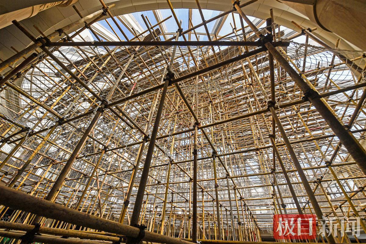 24米高空作業(yè)忙,武漢圖書館錐形玻璃頂即將煥新